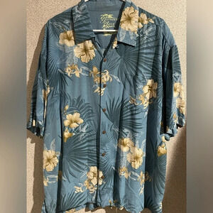 Jamaica Jaxx blue with light colored flower’s Hawaiian shirt. 100% silk‎